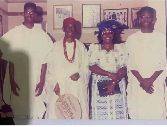 Nnamdi Azikiwe posing with his family